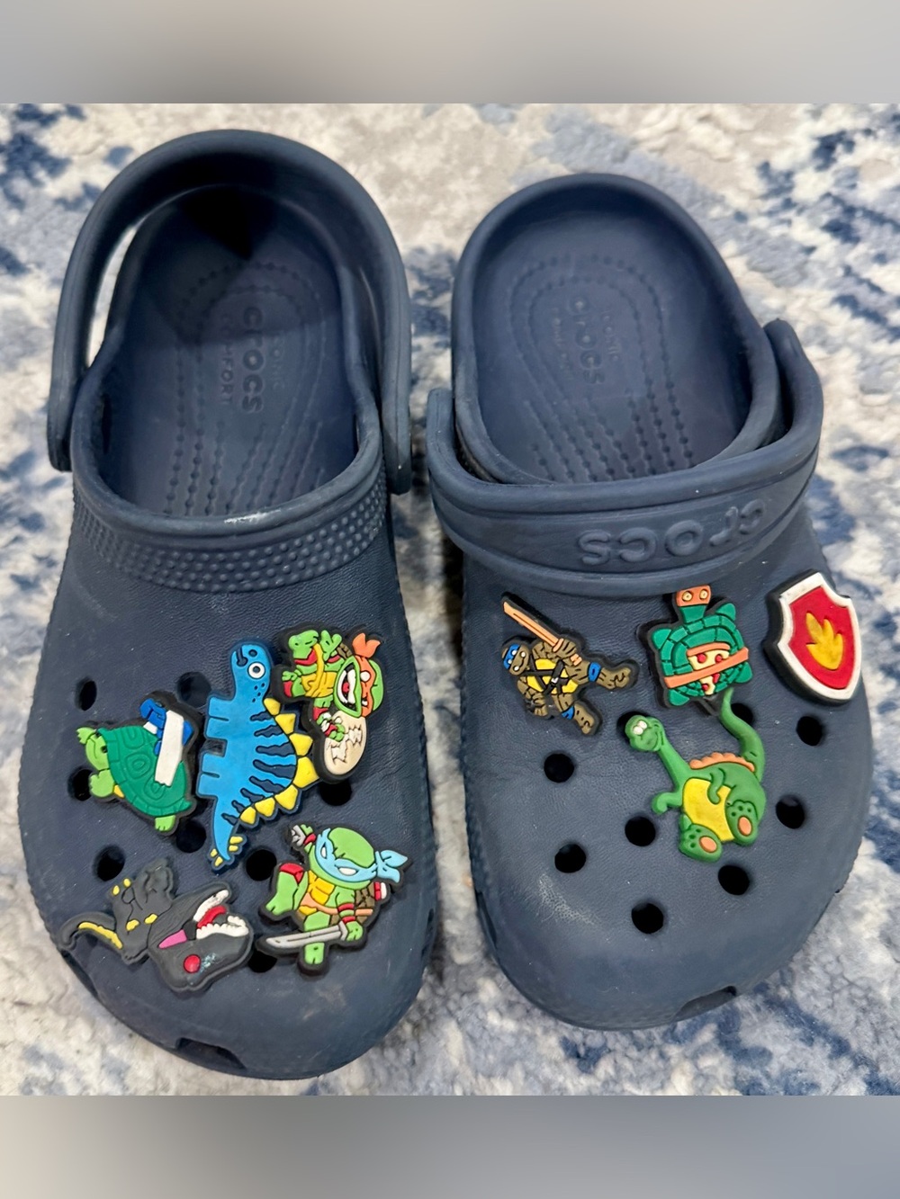 CROCS Little Kids Navy Blue Classic Clogs with Cartoon Jibbitz Charms Size 12